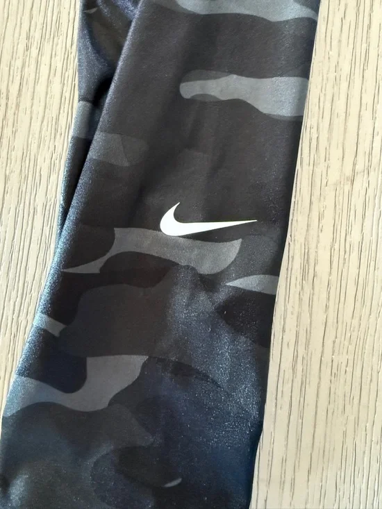Nike Black Camo High-Waist Leggings - Picture 5 of 5